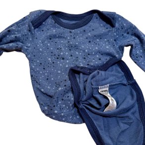 808 - Drengebody i bl� farver i 100% merinould, brugt, str. 68 cm 