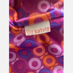 Katvig - Badetj / Badedragt  i lyserd med mnstre p og med lynls, str. 92/98 cm, brugt