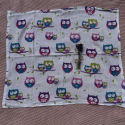 Lulajbaby - Tetrable i 100 % bomuld, med lilla og lyser�de uglemotiver, 70 x 80 cm