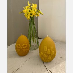 Stor P�ske�g dekoreret med tulipaner / P�skepynt  i Bivoks - H�ndlavet og b�redygtigt lys