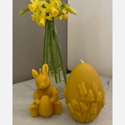 P�skehare med �g / P�skepynt  i Bivoks - H�ndlavet og b�redygtigt lys