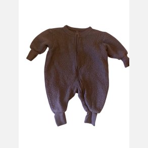 808 - Kredragt i merinould, lilla nuancer, 62 cm