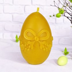 Stor P�ske�g dekoreret med en sl�jfe / P�skepynt  i Bivoks - H�ndlavet og b�redygtigt lys