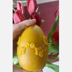 Stor P�ske�g dekoreret med en sl�jfe / P�skepynt  i Bivoks - H�ndlavet og b�redygtigt lys