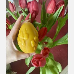 Stor P�ske�g dekoreret med tulipaner / P�skepynt  i Bivoks - H�ndlavet og b�redygtigt lys