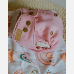 Puppi - Cover til genanvendelige stofbleer i bld merinould Peony